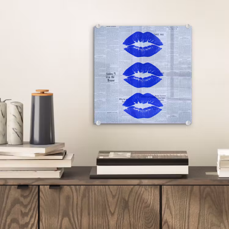 Glas schilderij - Blauwe lippen krant — 2