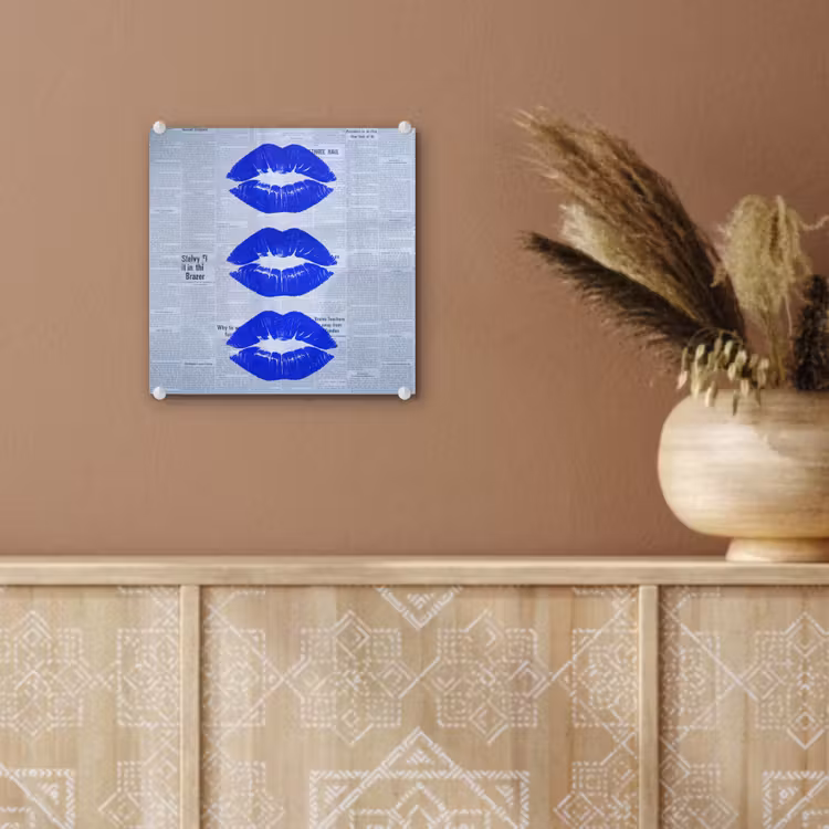 Glas schilderij - Blauwe lippen krant — 6