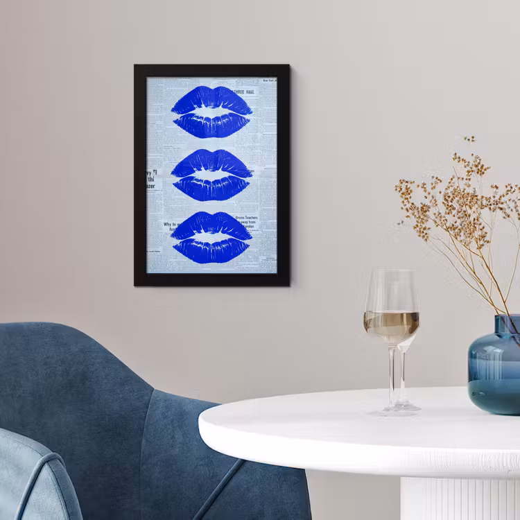 Poster met lijst - Blauwe lippen krant — 4