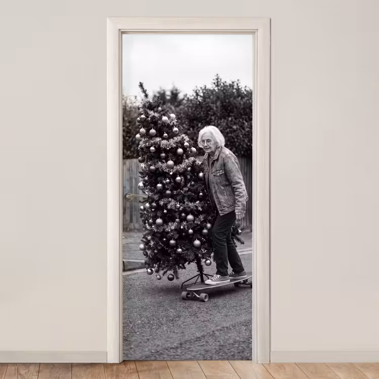 Deursticker - Vrouw - Skateboard - Kerst — 1