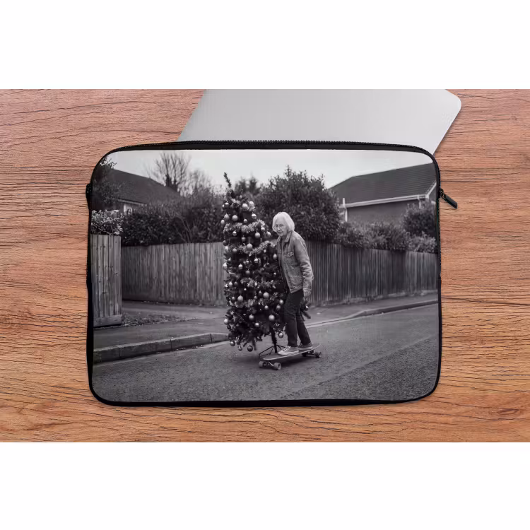 Laptophoes - Vrouw - Skateboard - Kerst — 2