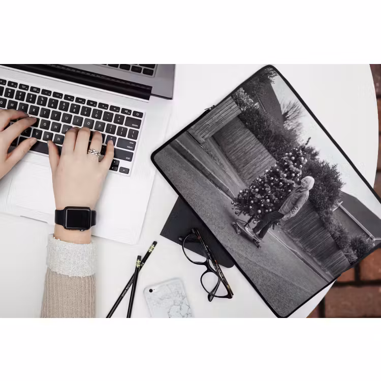 Laptophoes - Vrouw - Skateboard - Kerst — 3