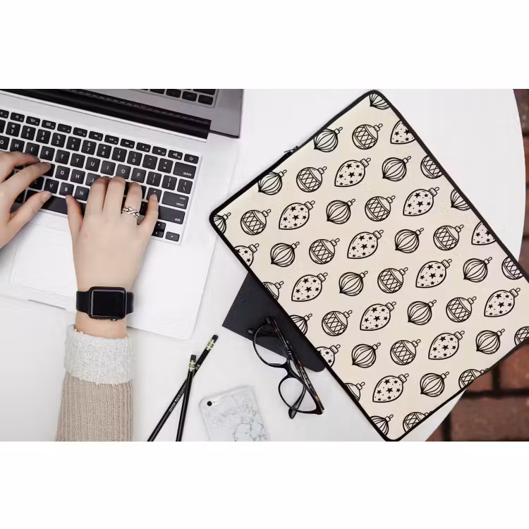 Laptophoes - Kerstbal - Zwart - Wit — 3
