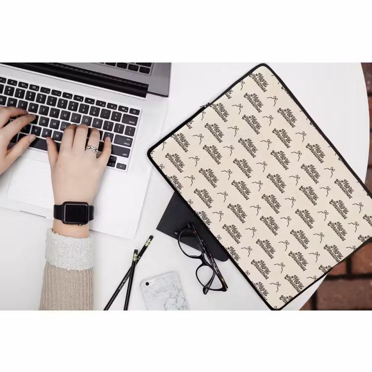 Laptophoes - Tekst - Bruin - Crème - Strik — 3