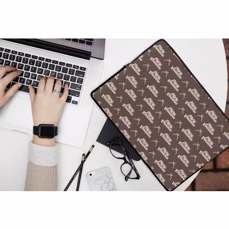 Laptophoes - Tekst - Crème - Bruin - Strik — 3