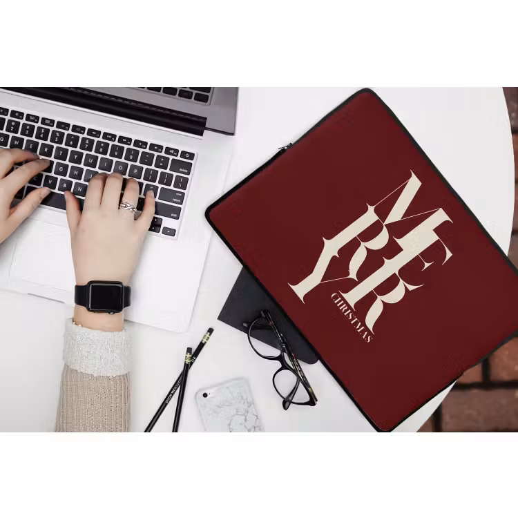 Laptophoes - Merry - Tekst - Donker - Rood — 3