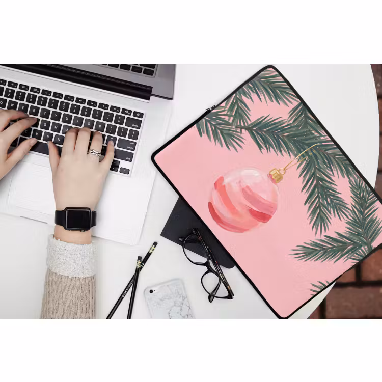 Laptophoes - Kerstbal - Roze - Kerst — 3
