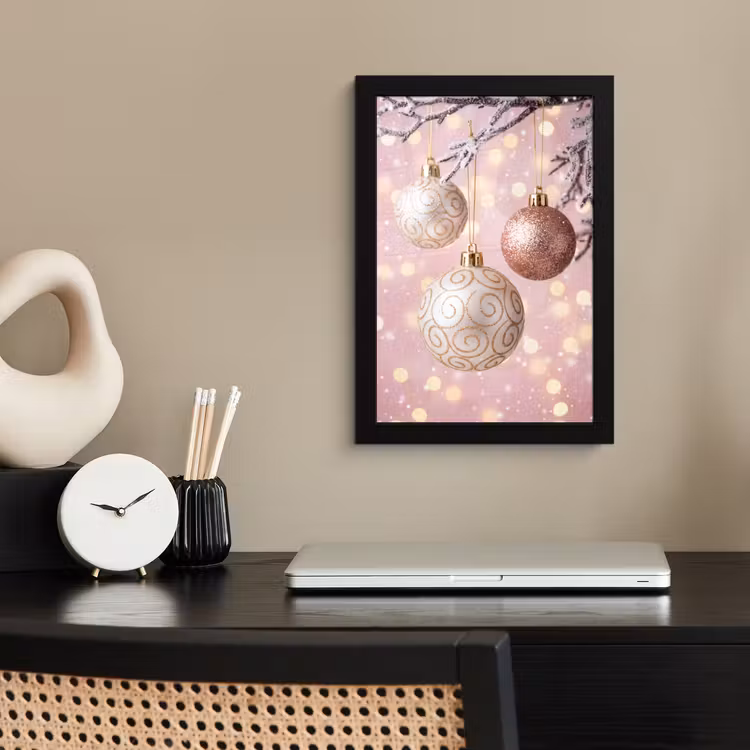 Poster met lijst - Kerstbal - Roze - Winter — 2