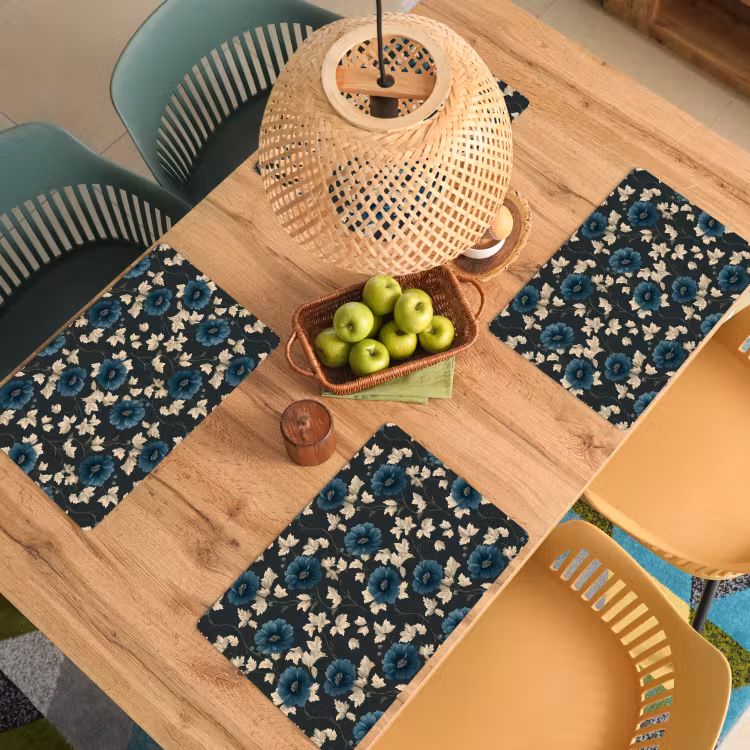 Placemat - 6 stuks - Blauwe Bloemen op Zwart — 4