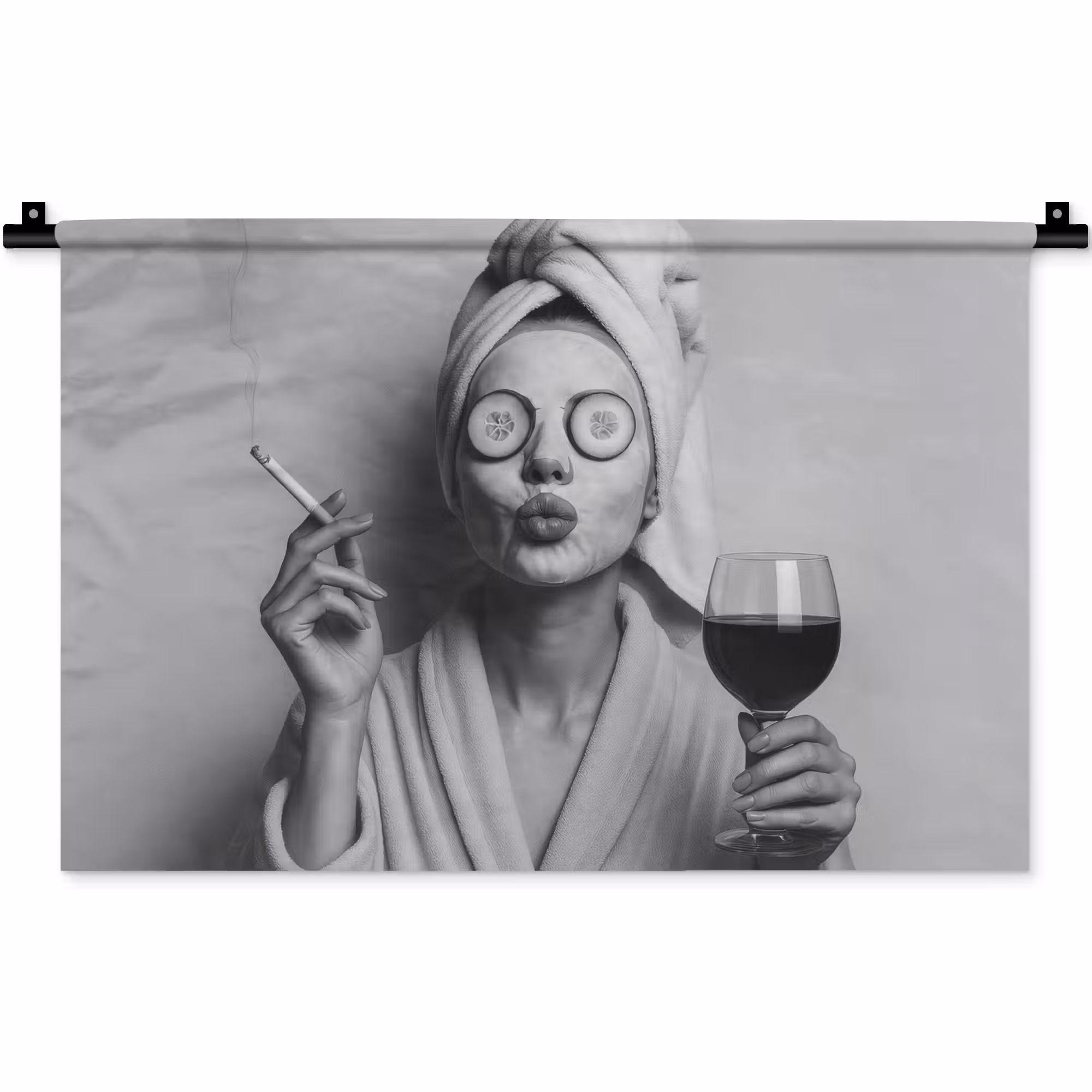 Wandkleed - Vrouw - Masker - Wijn - Sigaret